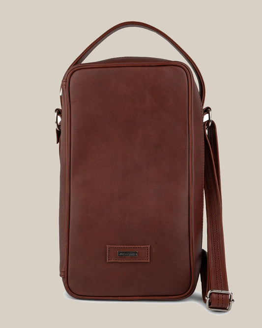 mochila de viaje, fotografía de estudio sobre fondo topo claro