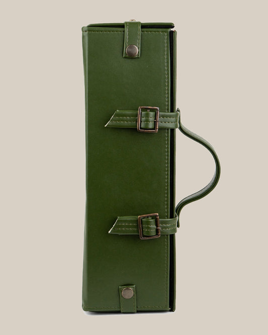 porta vino camino zinfandel fibra de nopal verde, fotografía de estudio sobre fondo topo claro